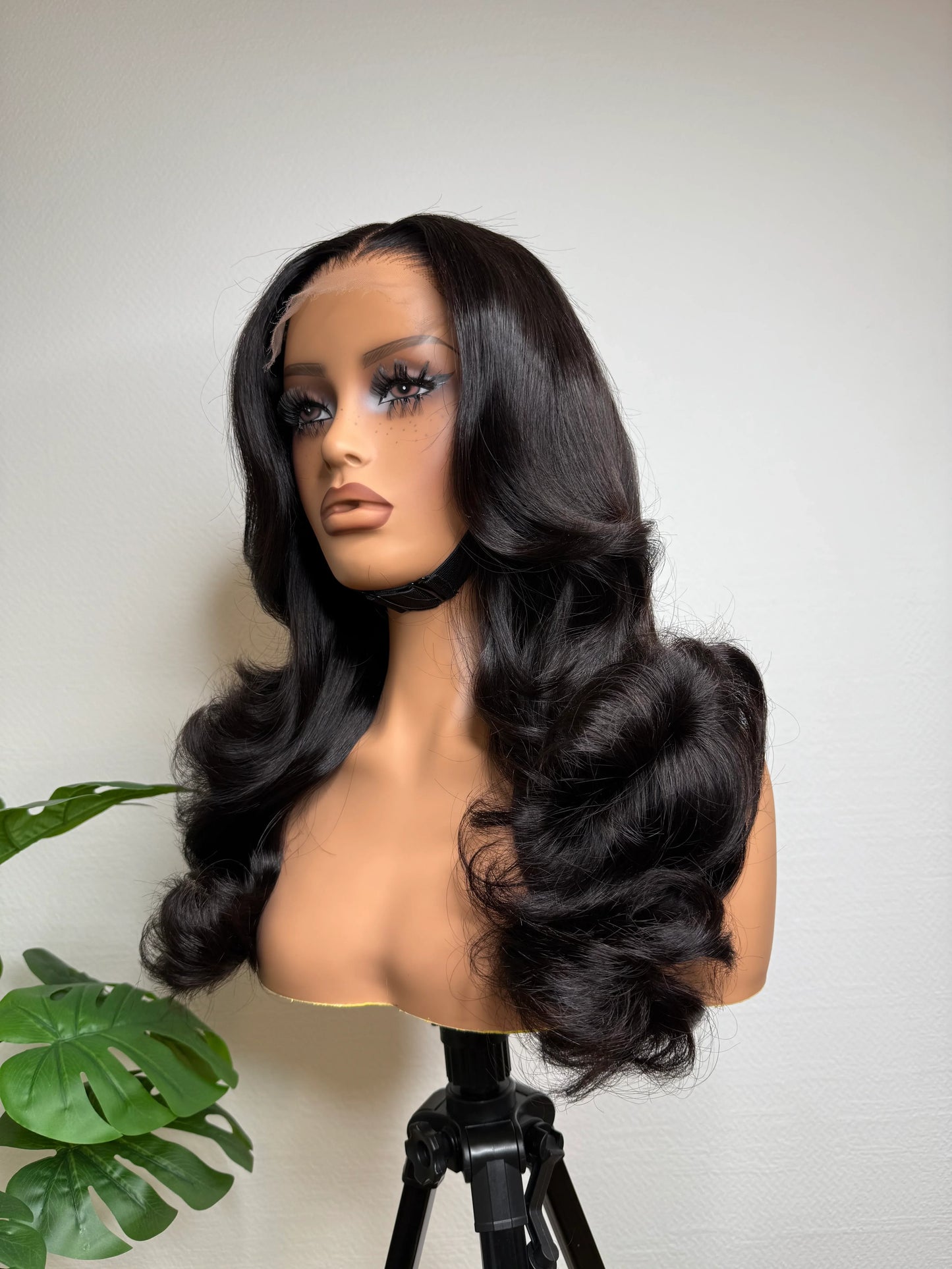 Luxury glueless human hair wig with HD lace on mannequin, natural wavy style, Tishwigs Germany